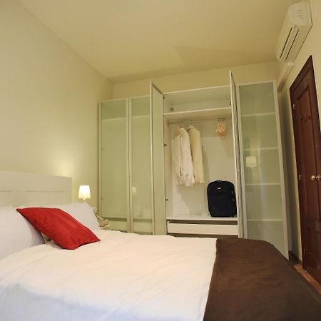 Alguera Apartments Napols Барселона Екстериор снимка
